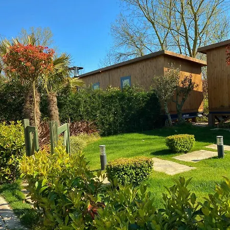 Hotell Pamera Garden